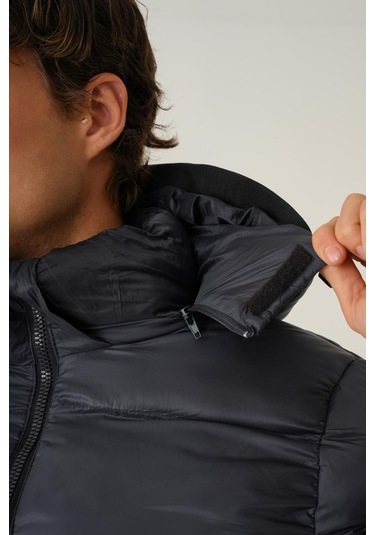 Erkek Kapüşonlu Fermuarlı Cepli Kışlık Şişme Kısa Mont Lacivert