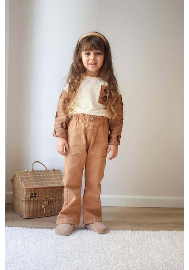 Kız Çocuk Kol Triko Modelli Punch İşlemeli Gabardin Pantolonlu 2li Takım Kahverengi Kız Çocuk Kol Triko Modelli Punch İşlemeli Gabardin Pantolonlu 2li Takım Kahverengi