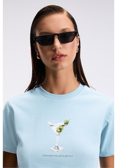 IVONNE Kadın Cocktail Baskı Desenli Kısa Kollu Organik Pamuklu Bisiklet Yaka Crop Mavi T-Shirt