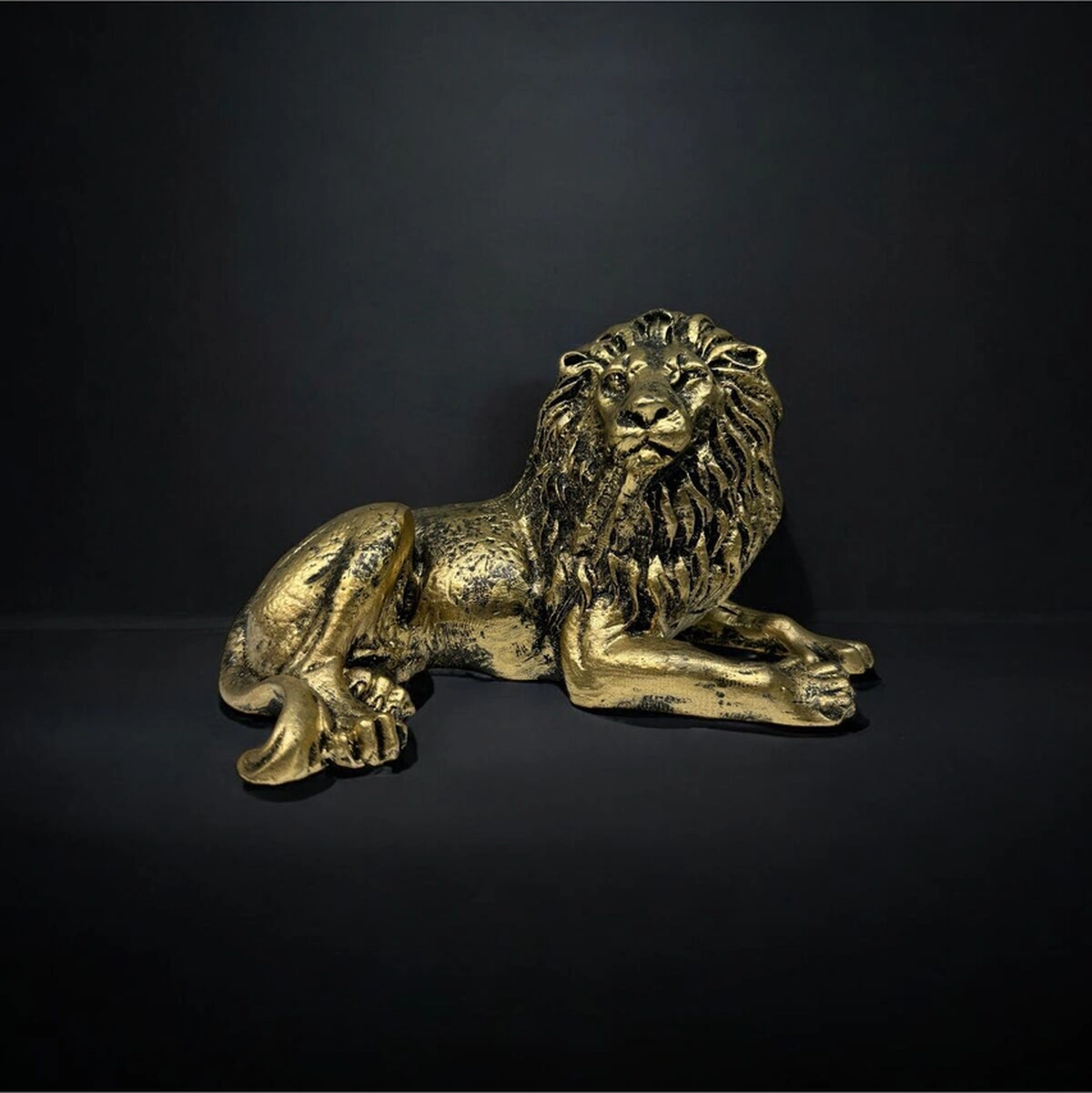 Dekoratif Polyester Oturan Aslan Biblo Gold Eskitme