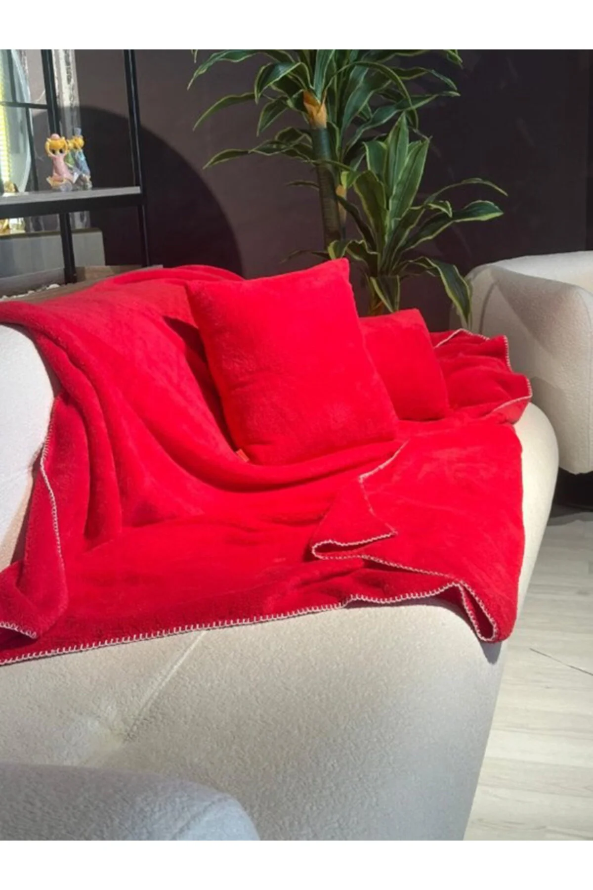 Wellsoft Tek Kişilik Tv Battaniye Ve Kırlent Seti 150 X 200 Cm Fuşya