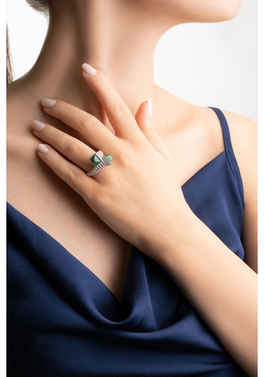 Tanrıça 18 Ayar Beyaz Altın Kaplama Gümüş Tasarım Yüzük Beyaz