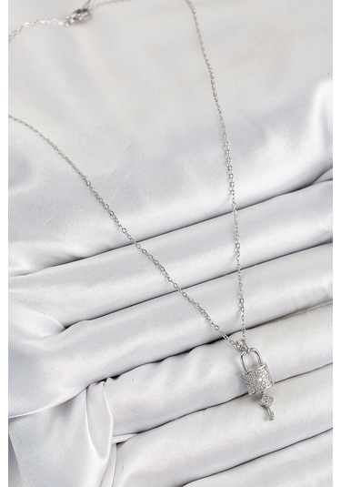 Zarif Kadın İçin Silver Çelik Zirkonlu Kilit Sallantılı Anahtar Stil Kolye Metalik