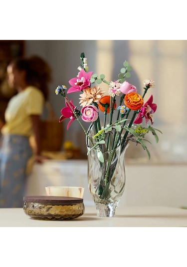 LEGO® Botanicals Pembe Çiçek Buketi 10342 - Yetişkinler için Dekoratif Çiçek Yapım Seti (749 Parça)
