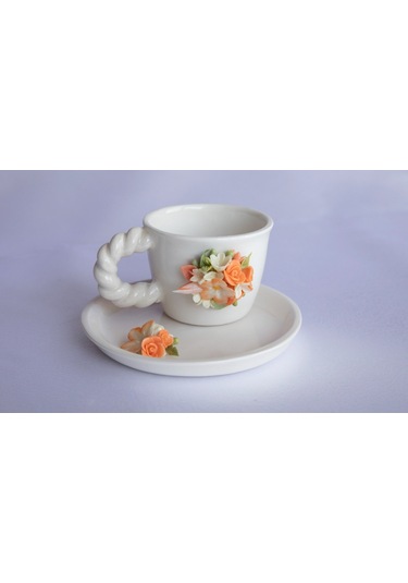 Soğuk Porselen İle Yapılmış Turuncu Beyaz Çiçeklerle Süslenmiş Kıvrık Kulplu Kahve Fincanı Çok Renkli