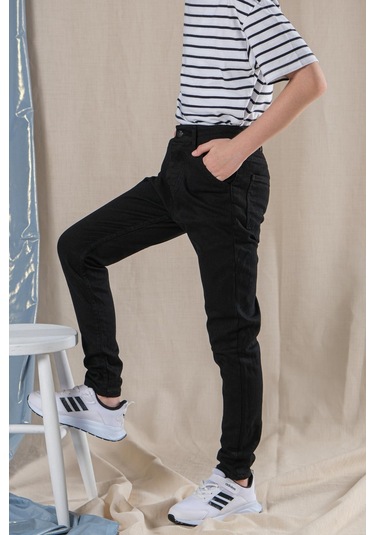 Erkek Çocuk Dar Paça Siyah Kot Pantolon 001