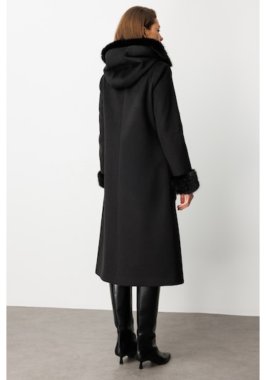 Ekol Kadın Yakası Ve Kolları Kürklü Kaşe Kaban 6055 Siyah Siyah