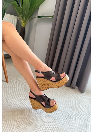 Preshley Kadın Forge Kahve Ruga 10 Cm Dolgulu Yazılı Mantar Taban Ayakkabı & Sandalet Kahverengi Preshley Kadın Forge Kahve Ruga 10 Cm Dolgulu Yazılı Mantar Taban Ayakkabı & Sandalet Kahverengi