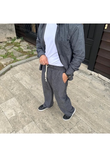 Erkek Kadife Oversize Takım - Gömlek Ve Pantolon İkili Set Füme Corduroy Şıklığı, Rahat Ve Zarif Duruş Yumuşak Dokulu Kadife Kumaş, Düğmeli Gömlek Üst Ve Lastikli Pantolon Alt Parça İle Gün Boyu Konfor- Füme Çok Renkli
