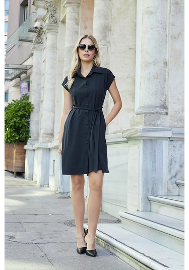 Kadın İpeksi Modal Kumaş Yakalı Düşük Omuzlu Diz Altı Kuşaklı Düğmeli Elbise-siyah Siyah