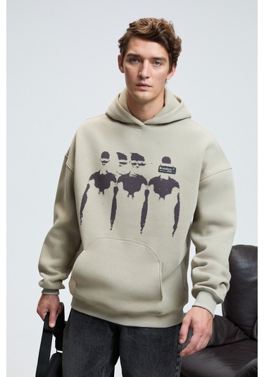 Grimelange ARMAND Erkek Kapüşonlu Kanguru Cepli Önü Baskılı Oversize Taş Rengi Sweatshirt