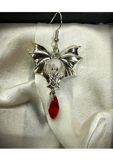 Dükkan Design Kırmızı Taşlı Gotik Yarasa Küpe Açık Gri