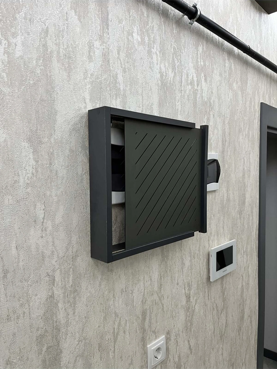 Sürgülü Elektrik Pano Düzenleyici Duvar Düzenleyici Ahşap Dekoratif Antrasit Kutu Anahtarlık Yan Çiz 38 X 40