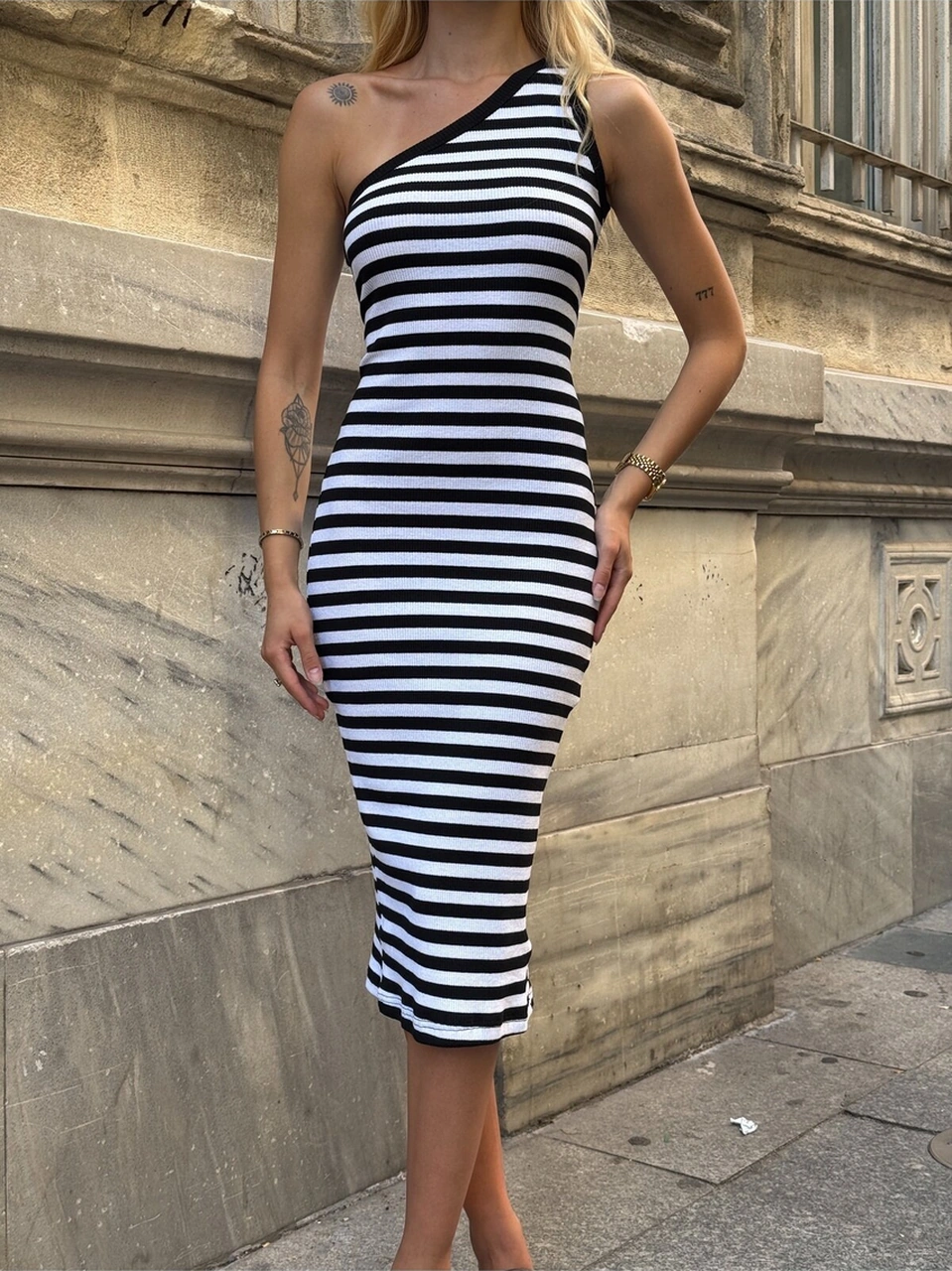 Kadın Fitilli Çizgili Desenli Midi Boy Yazlık Pamuk Şık Casual Tek Omuz Elbise Siyah