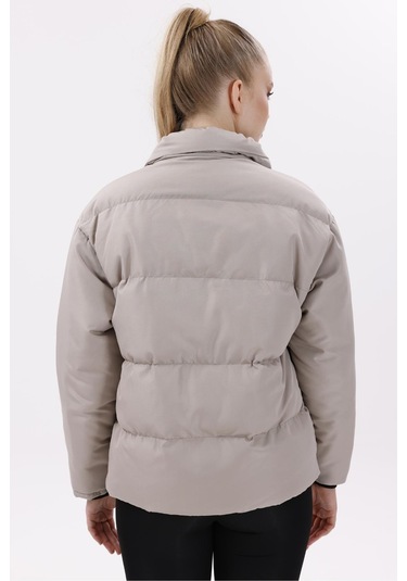 Kadın Dolgulu Puffer Mont - Yüksek Yaka, Suya Dayanıklı Bej