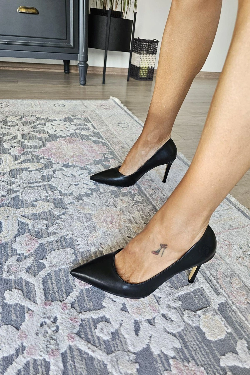 10 1814 Topukla Kadın İnce Topuklu Stiletto Ayakkabı Siyah Deri