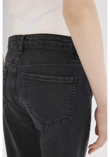 DeFacto Lina Comfort Mom Normal Bel Düz Paça Jean Kar Yıkamalı Pantolon D7944AX25SPNM36