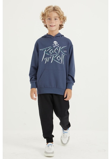 Tommy Life Petrol Yazı Baskılı Kanguru Cepli Kapüşonlu Standart Kalıp Erkek Çocuk Sweatshirt - 11002 Petrol Tommy Life Petrol Yazı Baskılı Kanguru Cepli Kapüşonlu Standart Kalıp Erkek Çocuk Sweatshirt - 11002 Petrol