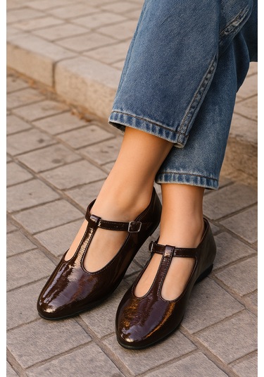 Siyah Süet T-strap Mary Jane Tasarım Babet Kahverengi