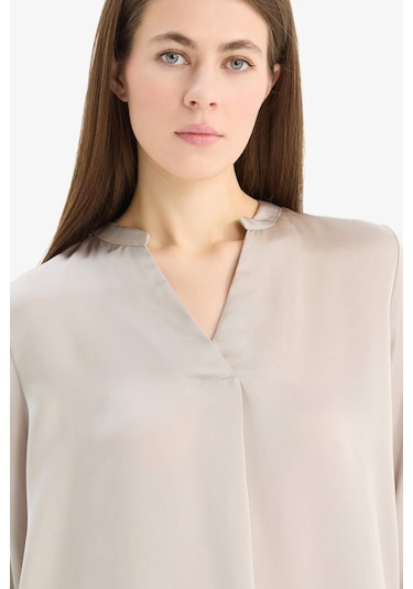 DeFacto Regular Fit Apaş Yaka Saten Uzun Kollu Bluz C3217AX25SPBG778