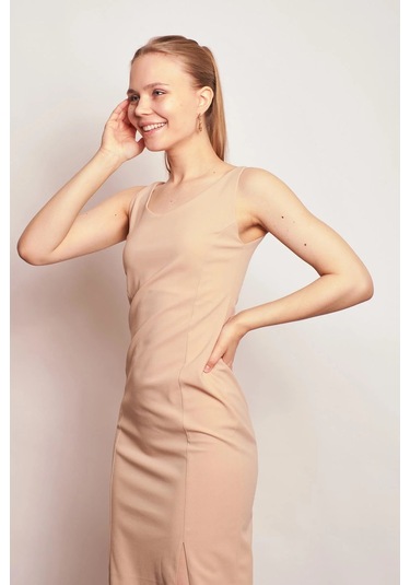 Likralı Krep Kumaş Ön Arka V Yaka Kolsuz Önden Yırtmaçlı Diz Altı Elbise-bej Bej