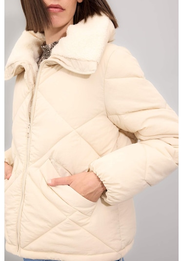 DeFacto Su İtici Puffer Şişme Mont Kapitoneli İçi Suni Kürklü Rüzgar Geçirmez Cepli A0756AX24WNER132 Ekru
