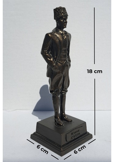 Kalpaklı Atatürk Heykeli Biblo