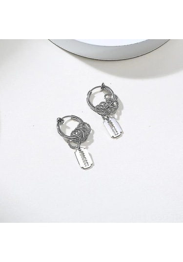 Samdoo Erkekler İçin Gümüş Renkli Tüy Pendanlı Vintage Metal Çember Küpe - Deliksiz Tasarım, Konforlu Taşım, Paslanmaz Çelik Malzeme Diğer