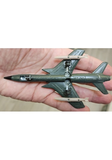 F105 Thunderchıef Metal Model Uçak. Tekerlekler Kapanıyor. İkinci El.