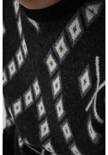 Ferraro Siyah Kare Desenli %100 Kuzu Yünü Erkek Kazak Siyah