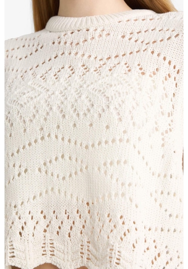 Defacto Coool Slim Fit Dar Kesim Bisiklet Yaka Yan Bağcıklı Kroşe Süveter F4008ax25smwt32 Beyaz Defacto Coool Slim Fit Dar Kesim Bisiklet Yaka Yan Bağcıklı Kroşe Süveter F4008ax25smwt32 Beyaz