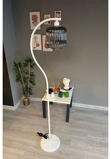 Mopa Beyaz Gövde Füme Cam Lambader Modern Dekoratif Metal Oturma Odası Çalışma Odası Zemin Lambası Füme