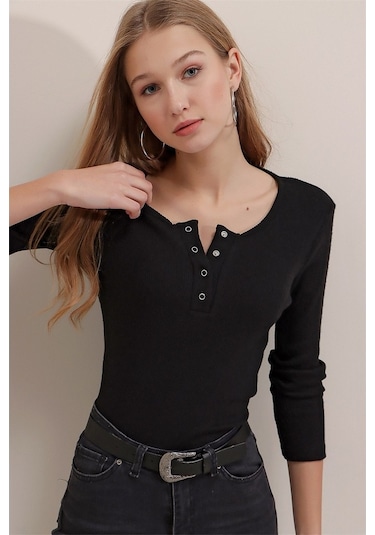 Aqe Fashion Kadın Siyah Çıt Çıt Yaka Detaylı Bluz-Siyah