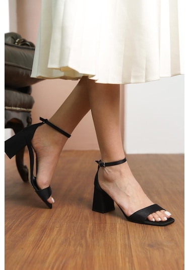 Topuklu Büyük Numara Bayan Saten Tek Bant Ayakkabı Siyah