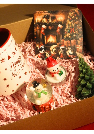 Yılbaşına Özel Kutulu Hediye Seti - Yeni Yıl Kupa & Kar Küresi & Bardak Altlığı & Mum