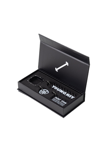 YoungKit Karbon Fiber Görünümlü Logolu Anahtarlık Keychain YOUNGKİT-TA86052 Siyah