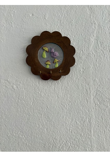 Pelince - Salyangoz Ve Mantar Figürlü - Epoksi Ahşap Anahtar Askılığı Tek Ürün - Çap: 18 Cm Ahşap