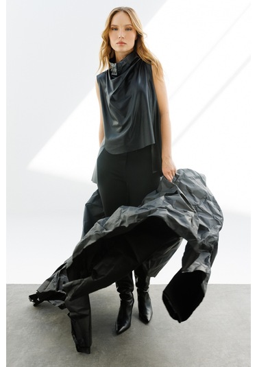 On Dik Yaka Siyah Kadın Süveter 23224311 001