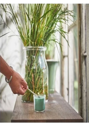 Hedersam Bardakta Çimen Kokulu Mum Açık Yeşil 20 Saat Açık Yeşil