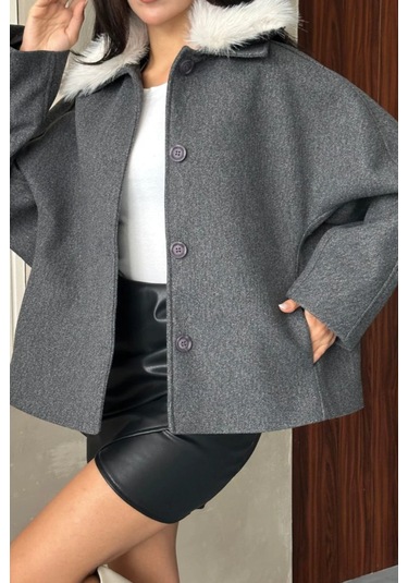 Kadın Bej Kürk Yakalı Kısa Ceket Kaşe Kumaş Oversize Geniş Kol Düğmeli Kışlık Antrasit