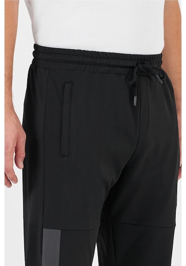 Erkek Siyah Standart Fit Normal Kesim Düz Paça Cepli Rahat Jogger Eşofman Altı Siyah