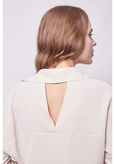 Likrasız Şık Kumaş Yakalı Sırt Dekolteli Uzun Kol Apoletli Gömlek-bej Bej