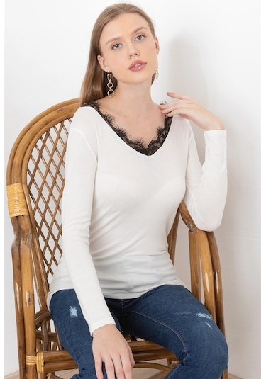 Kadın Ekru Dantel Detaylı V Yaka Bluz-Ekru