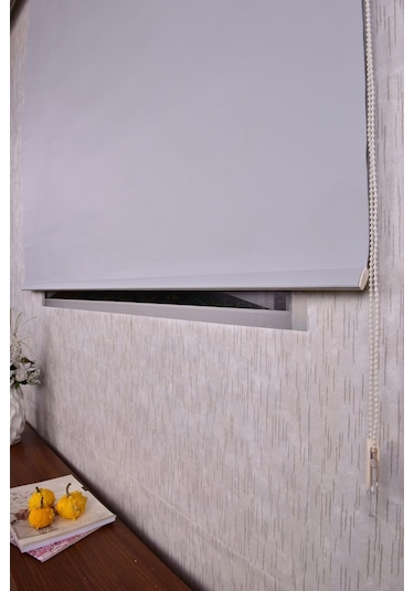 Beyaz Karartma Düz Etek Dilimsiz P 1090 Blackout Zebra Stor Güneşlik Perde 240 X 240