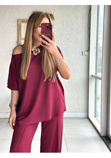Soonaksesuar Kadın Tek Omuzdan Açık Geniş Kesim Viskon Iki Iplik Bluz Ve Pantolon Ikili Takım Bordo