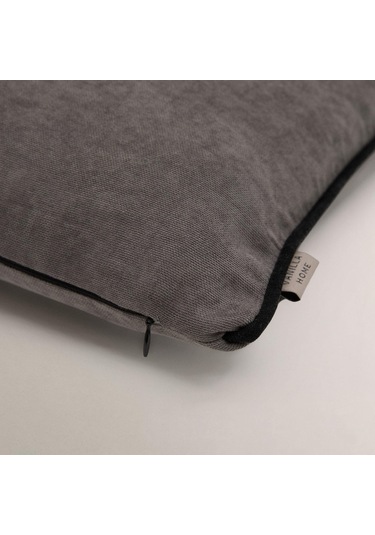 Efe Biye Detaylı Düz Kırlent Kılıfı Gri