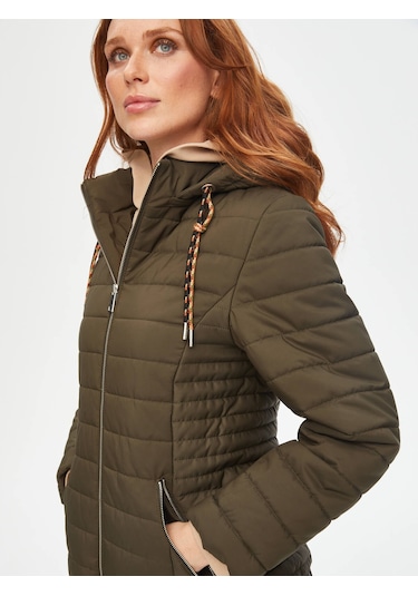 İçi Slogan Baskı Detaylı Renkli Kordonlu Kapitone Mont 69436 U6943654 Haki