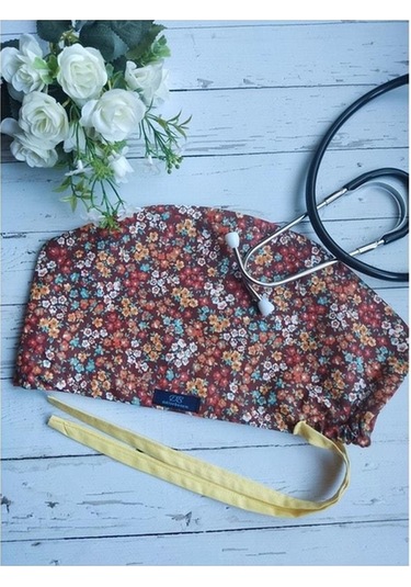 Tesettür Kahverengi Çıtır Çiçekler Desenli Cerrahi Bone Doktor Hemşire Sağlıkçı Bonesi Geniş Kesim