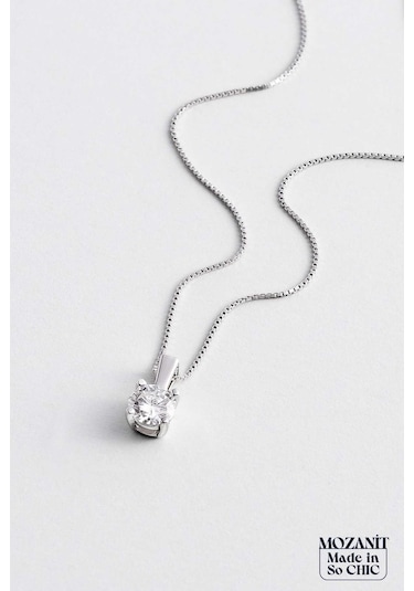 So Chic Mozanit Dokunuşu 18 Ayar Beyaz Altın Kaplama 45 Cm Gümüş Tektaş Kolye Rodyum