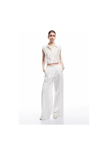 Koton Koton X Melis Ağazat - Viskon Kumaş Astarlı Dokulu Klasik Yaka Kolsuz Crop Gömlek Kırık Beyaz 5sak60422uw Ekru